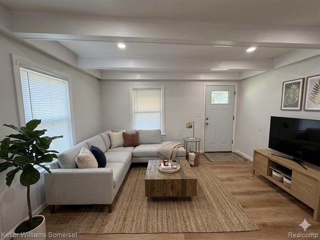8226 Prospect Ave - Photo 3 of 13