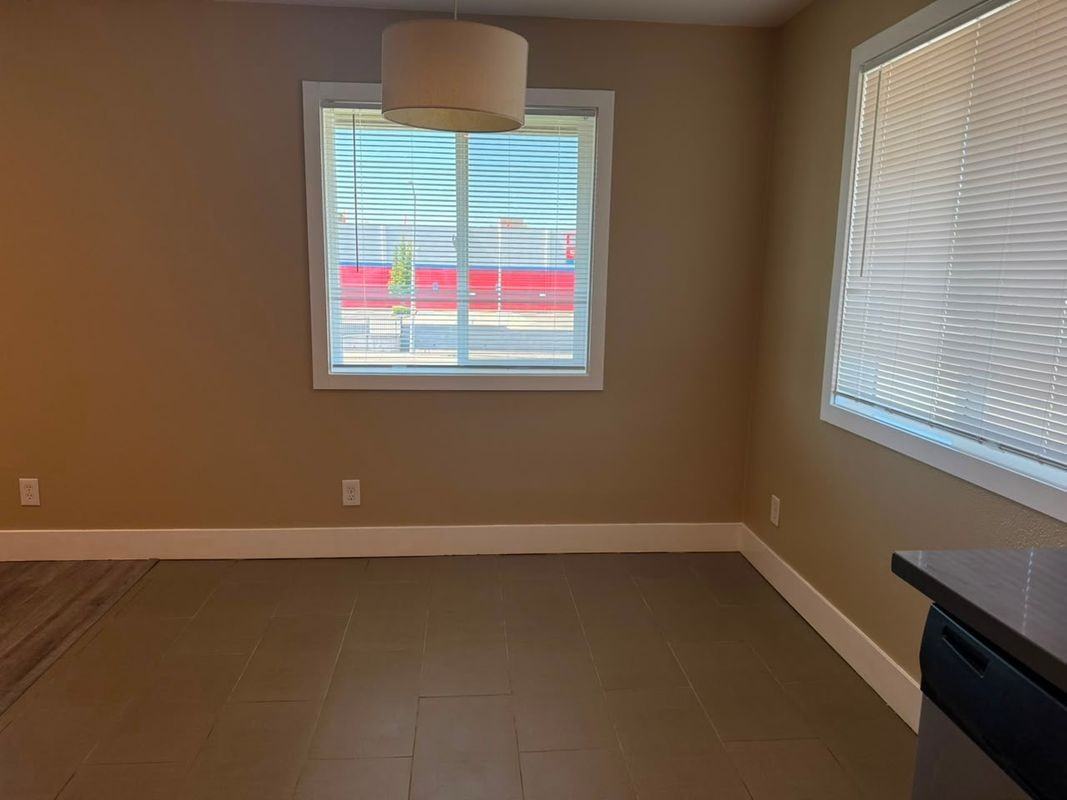 5453 Garfield Ave - Photo 3 of 20