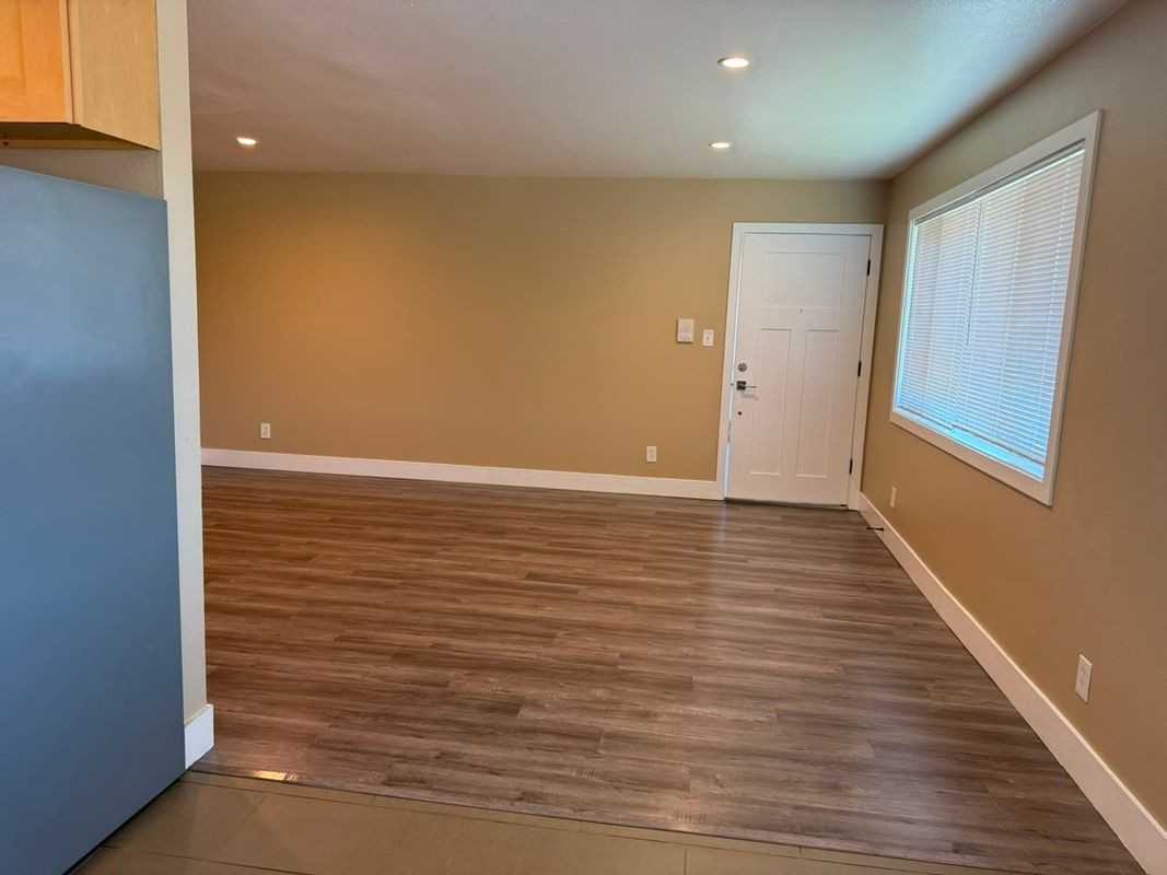 5453 Garfield Ave - Photo 4 of 20