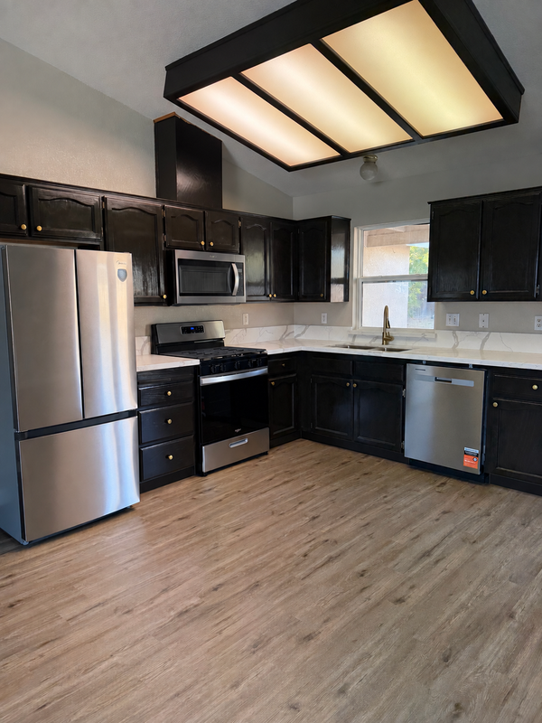 525 Cosart Ct - Photo 2 of 10