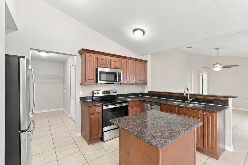 905 Derbyshire Dr - Photo 6 of 16