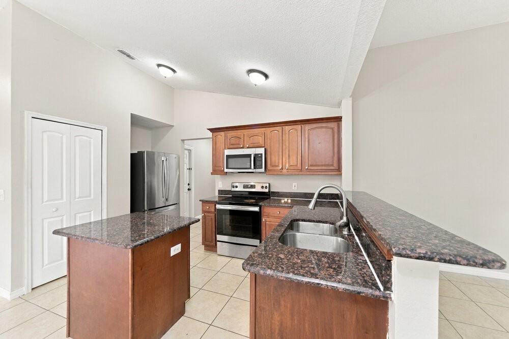 905 Derbyshire Dr - Photo 7 of 16