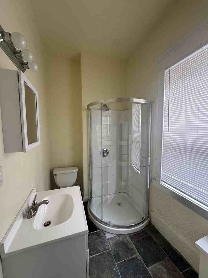 742 Nw - Photo 5 of 9