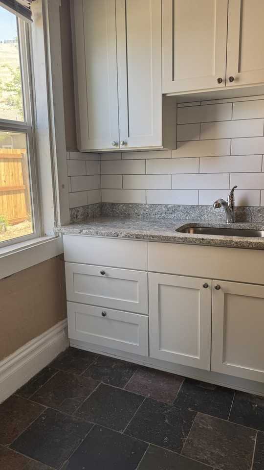 742 Nw - Photo 2 of 9