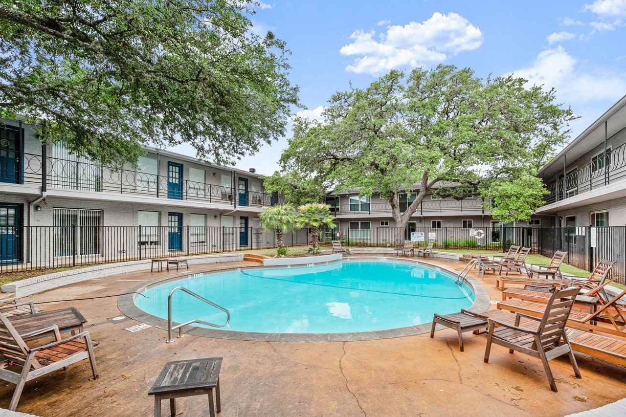 1210 Windsor Rd #202