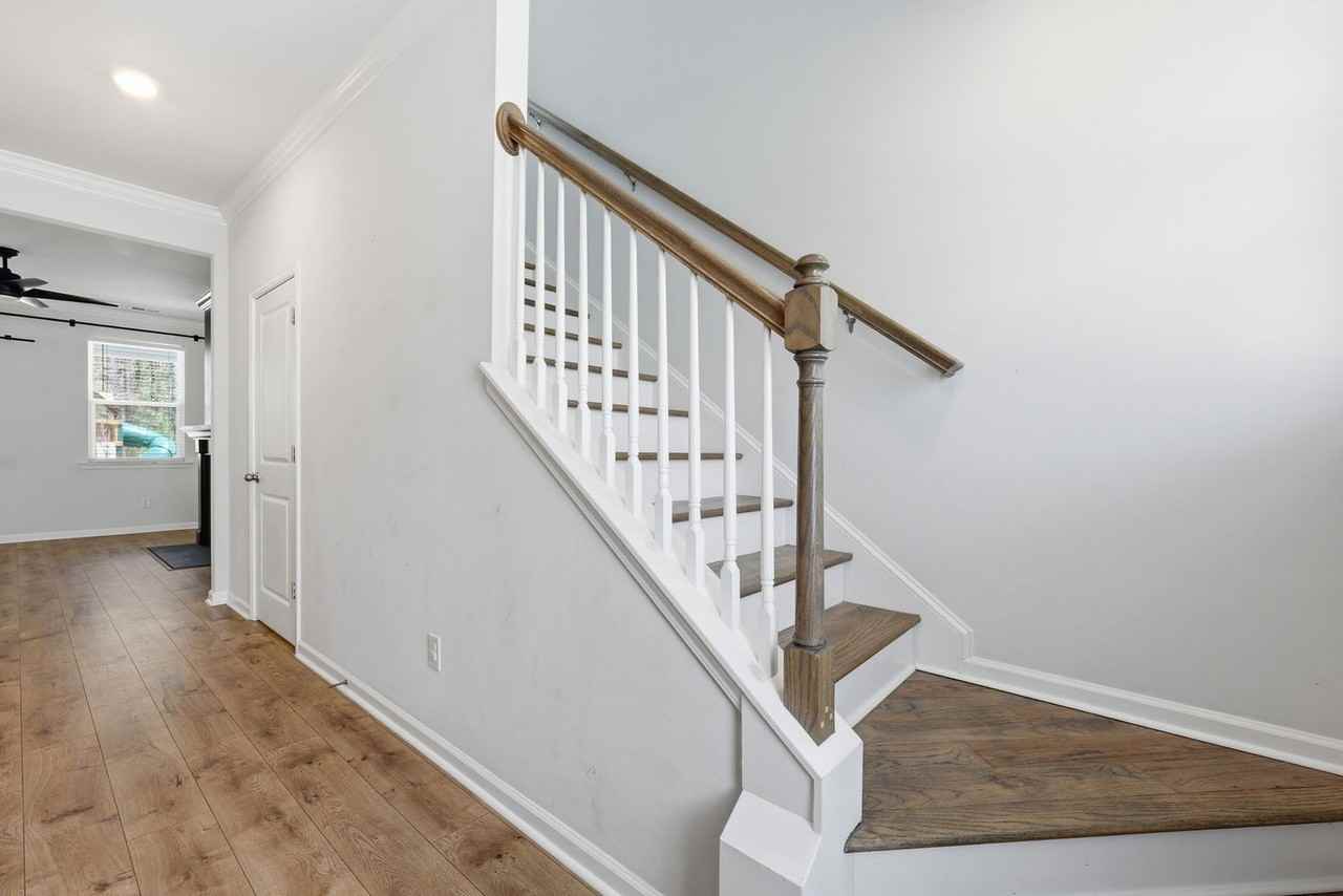 190 Cherry Grove Dr - Photo 2 of 35