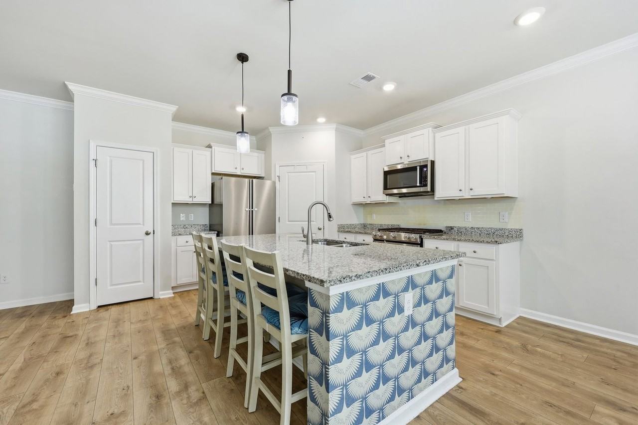 190 Cherry Grove Dr - Photo 3 of 35
