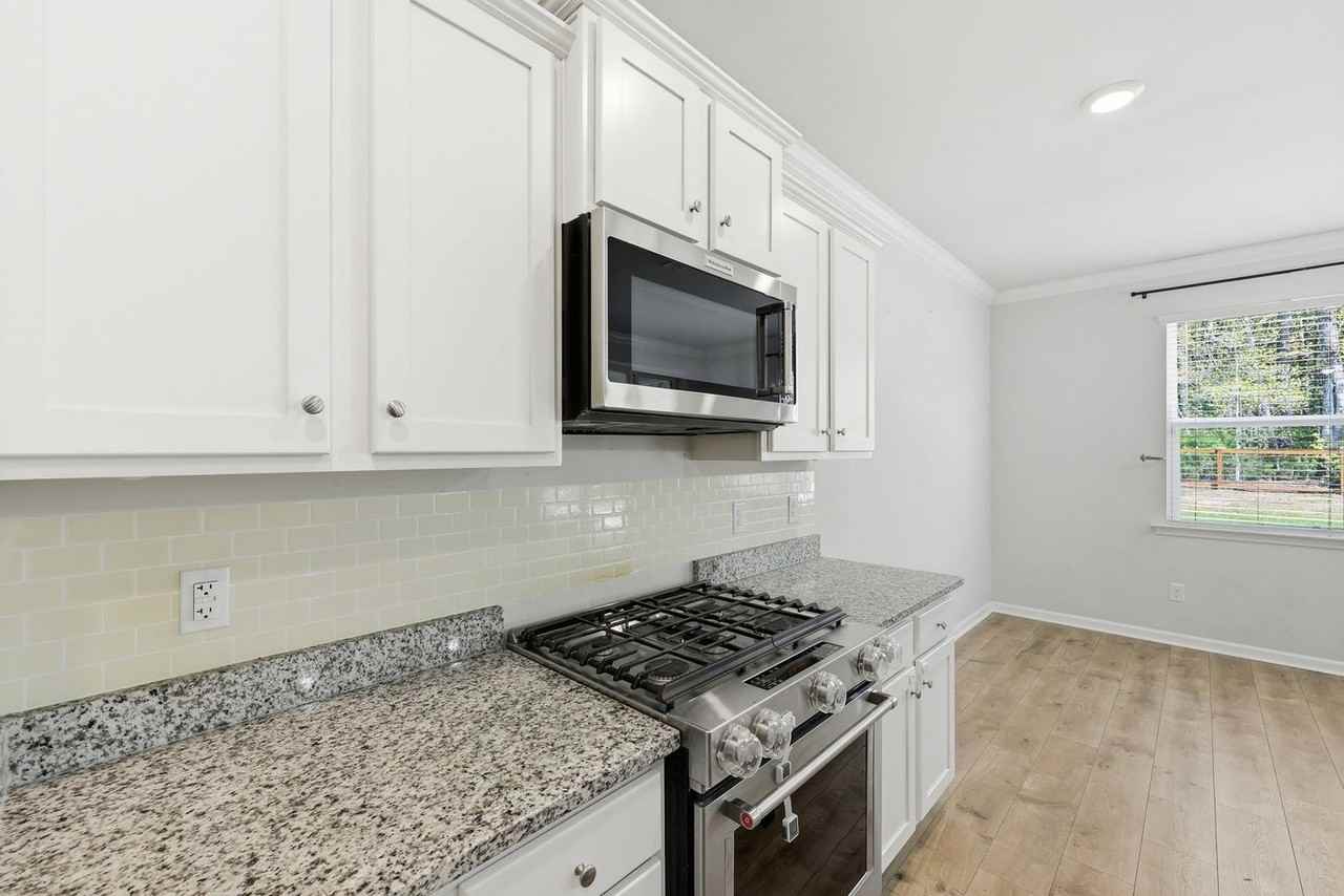 190 Cherry Grove Dr - Photo 5 of 35