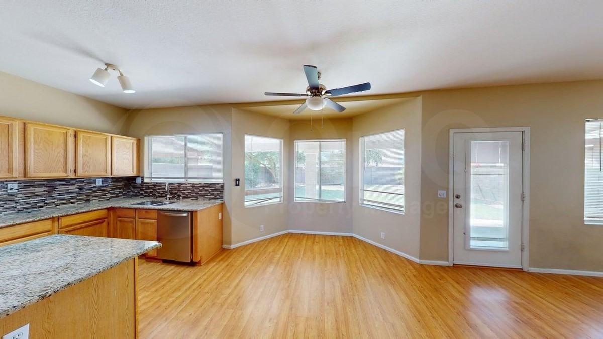 1153 W Elgin St - Photo 5 of 23