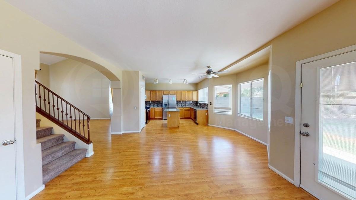 1153 W Elgin St - Photo 6 of 23