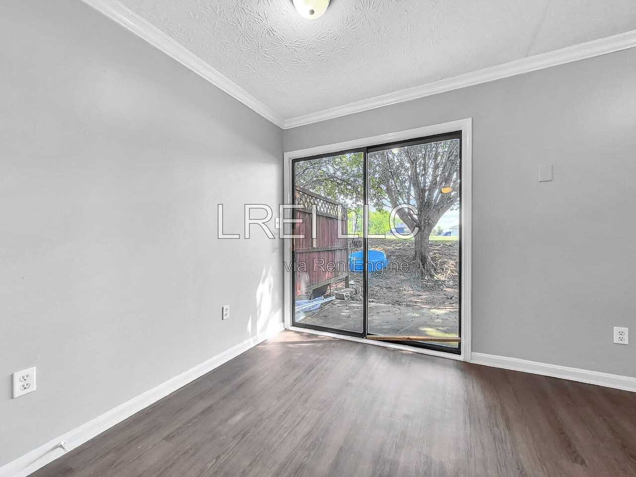 621 Westport Rd #5 - Photo 5 of 17