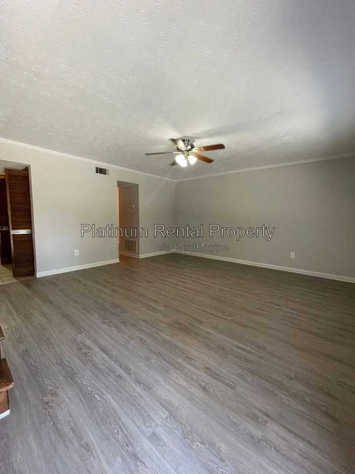 2130 Kings Gate Cir #C - Photo 3 of 35