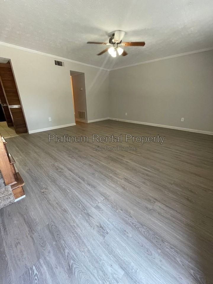 2130 Kings Gate Cir #C - Photo 4 of 35
