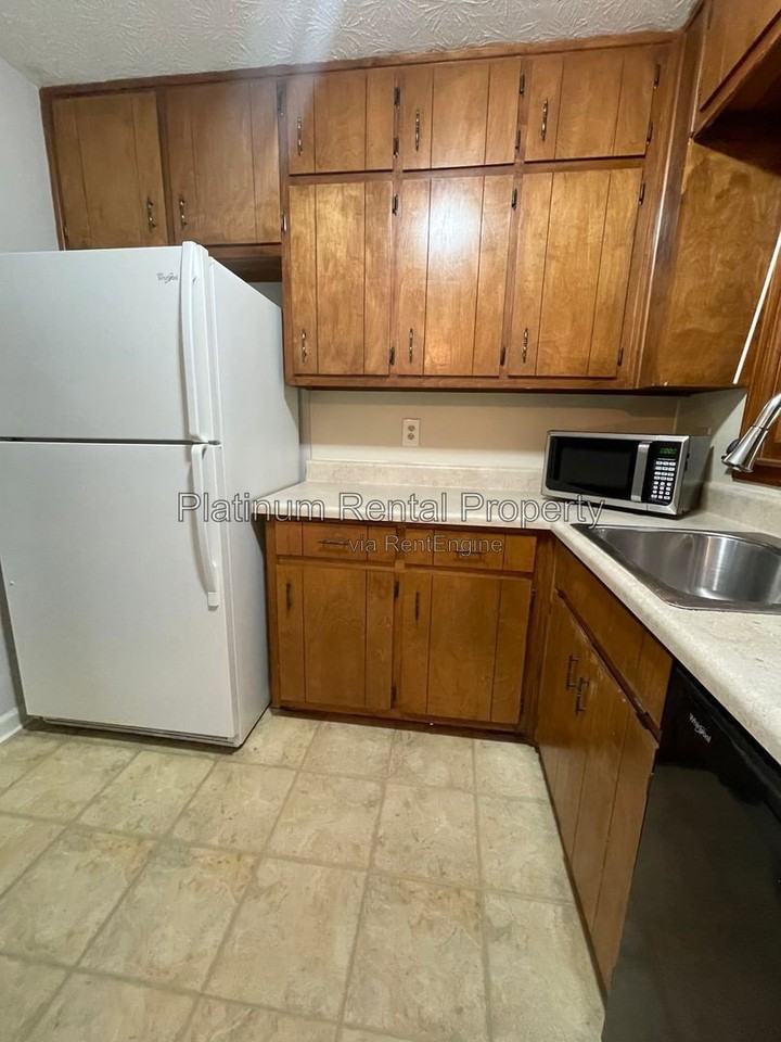 2130 Kings Gate Cir #C - Photo 7 of 35
