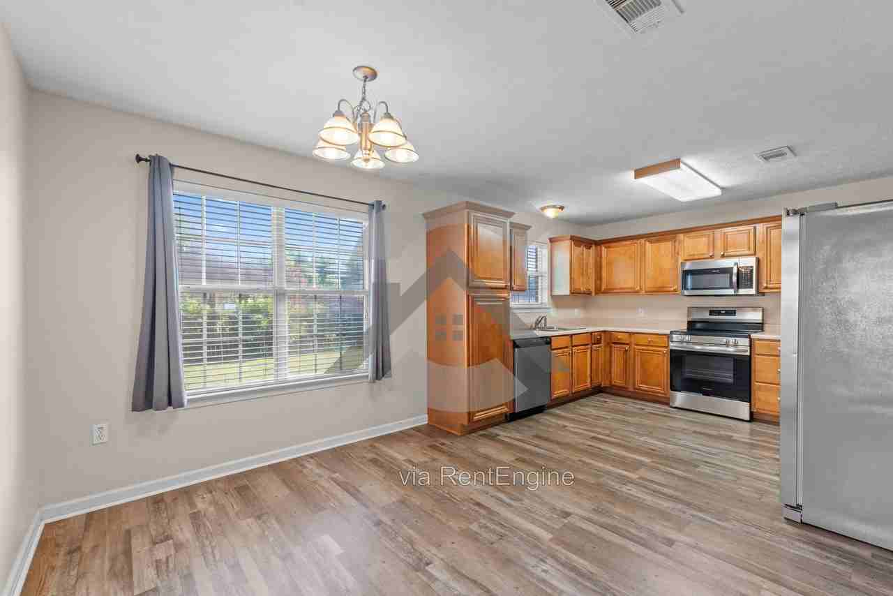 1655 Duke St - Photo 5 of 15