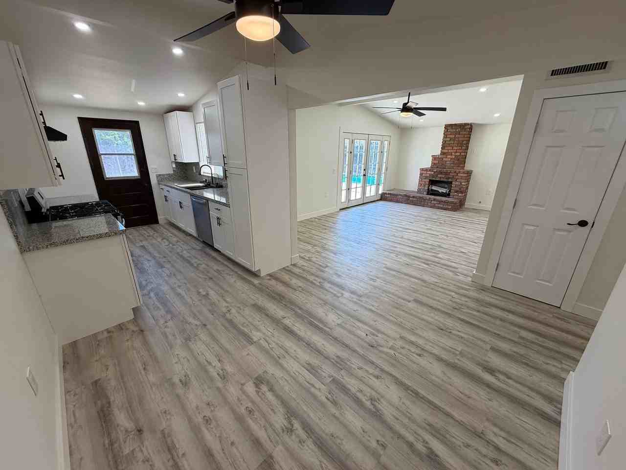 9036 Haskell St - Photo 2 of 18