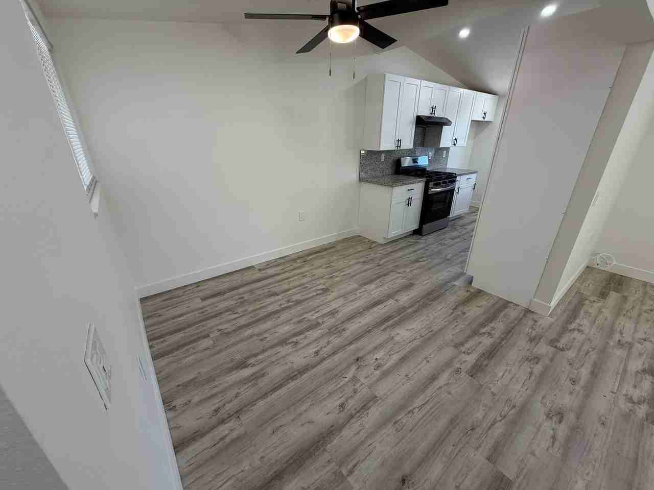 9036 Haskell St - Photo 5 of 18