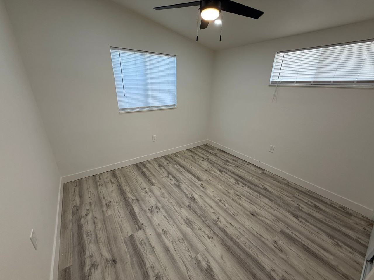 9036 Haskell St - Photo 6 of 18