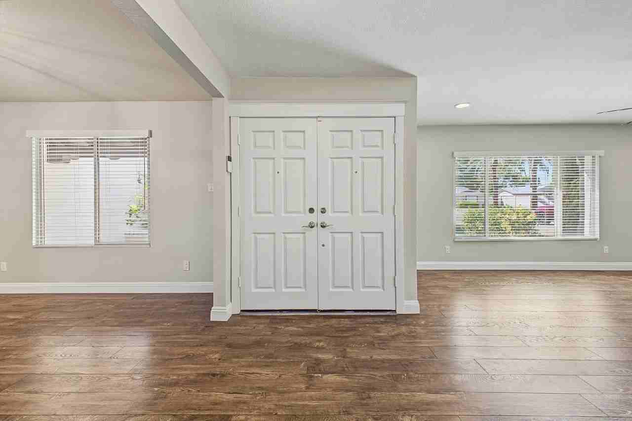 13015 N 49th Pl - Photo 7 of 41