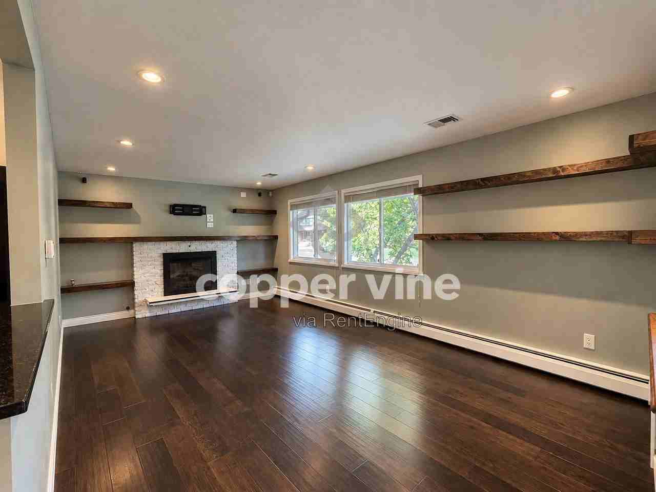 1115 Ash St - Photo 5 of 41