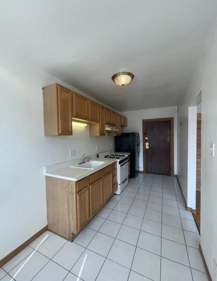 4024 W Montrose Ave #2 - Photo 4 of 9
