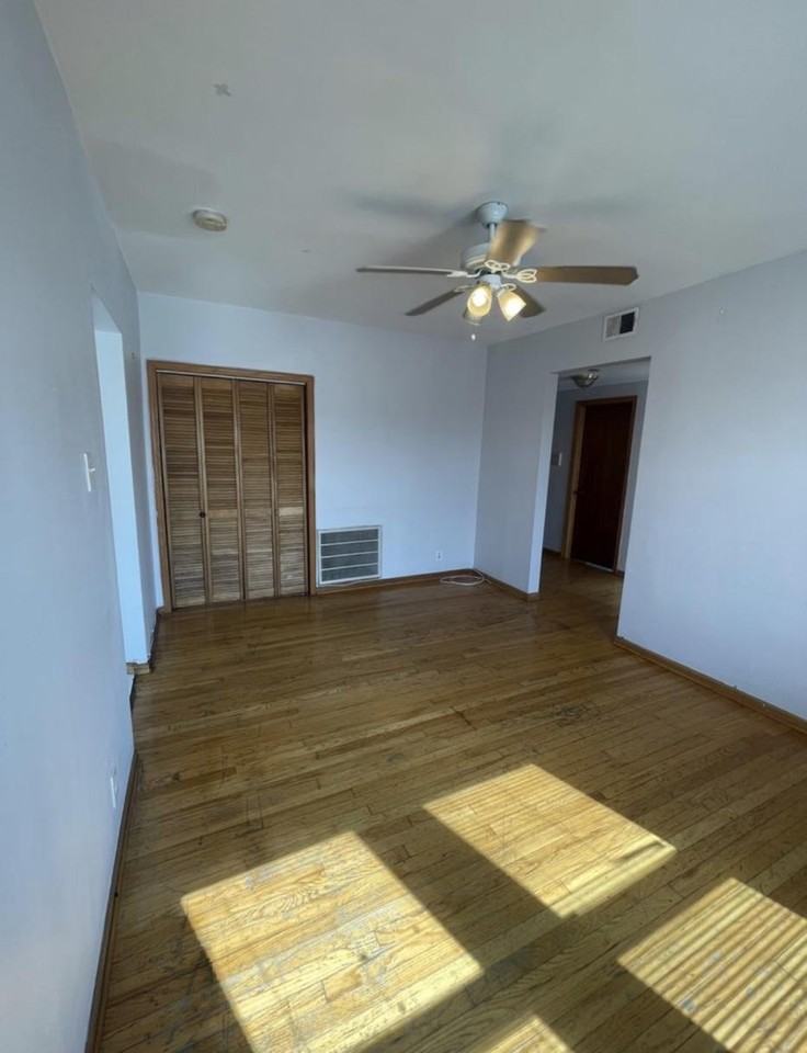 4024 W Montrose Ave #2 - Photo 6 of 9