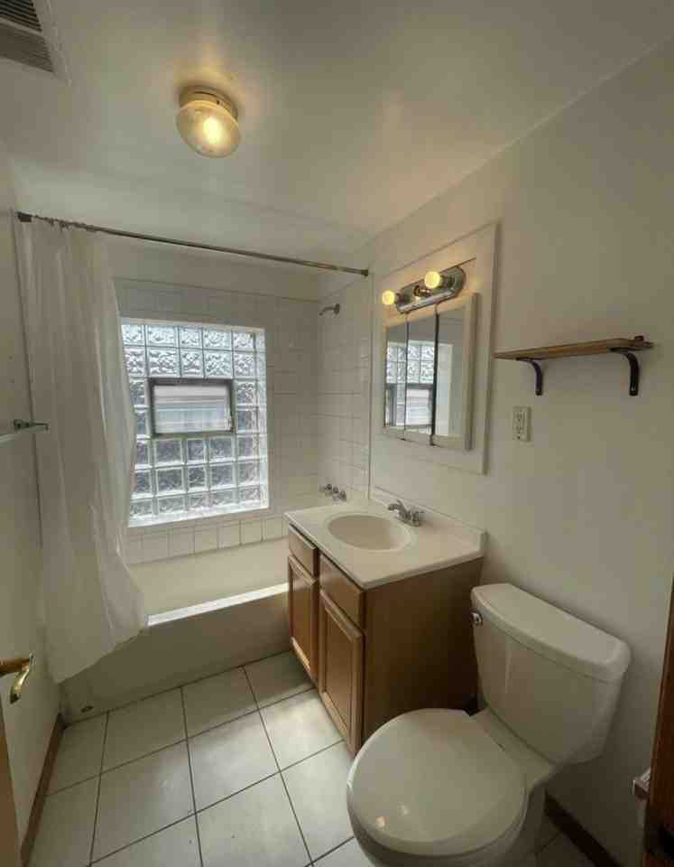 4024 W Montrose Ave #2 - Photo 7 of 9