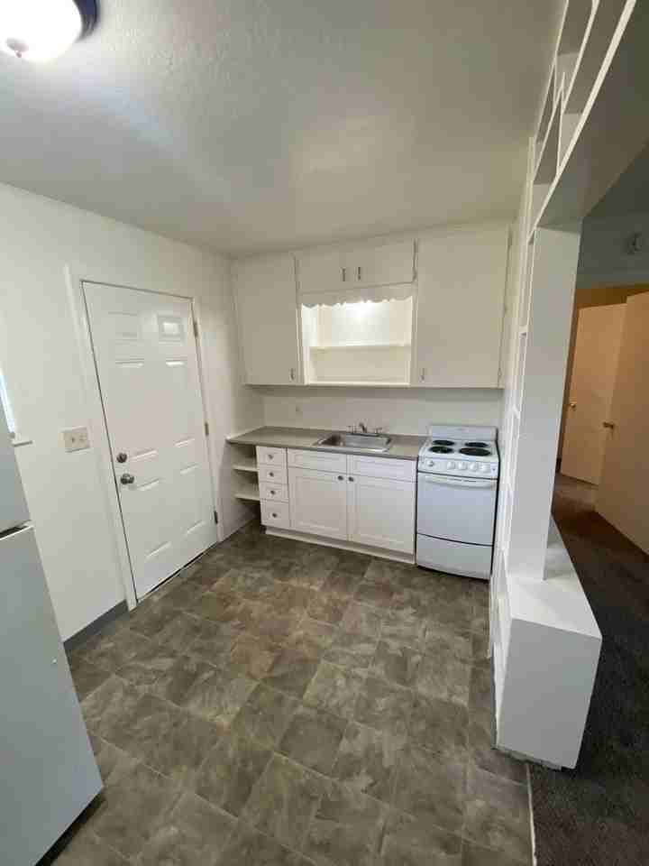908 Fir St S - Photo 5 of 9