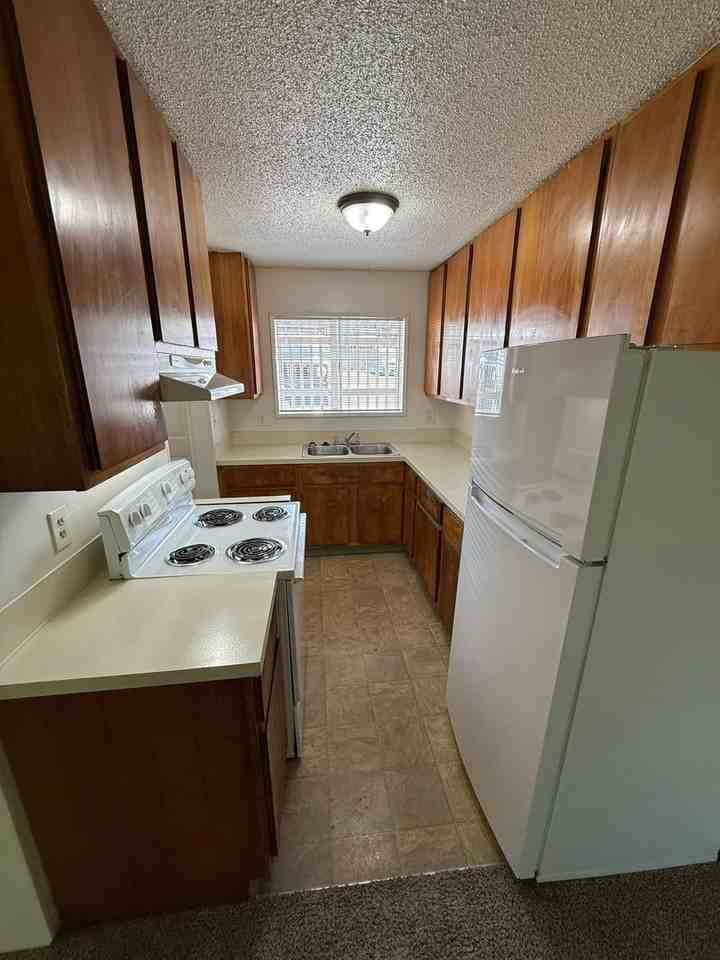 528 Sw Levens St #5 - Photo 5 of 18