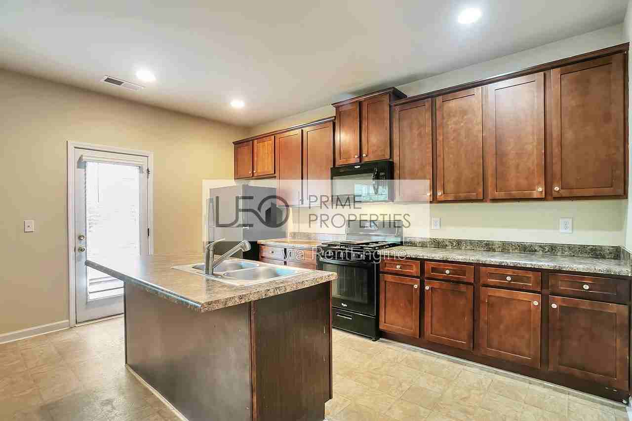 2513 Shropshire Pl - Photo 6 of 25
