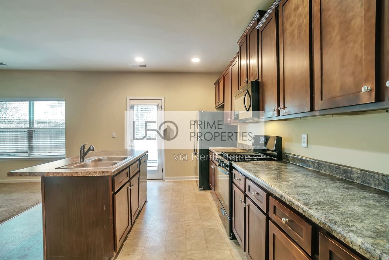 2513 Shropshire Pl - Photo 7 of 25