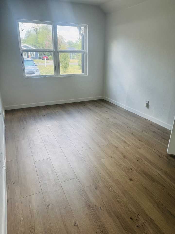 1720 Nw 19th St #NA - Photo 3 of 16