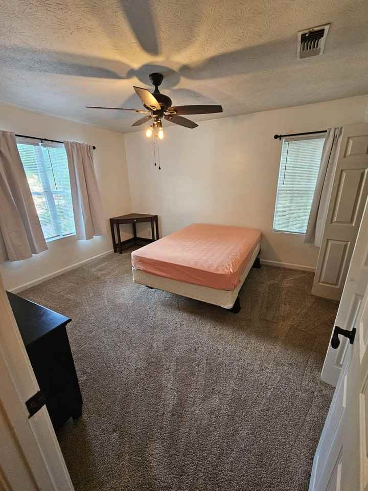 1108 Mill Pond Dr Se - Photo 2 of 4