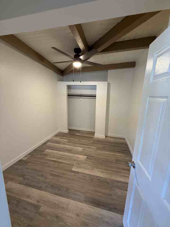 901 Hillcrest Pl #2 - Photo 7 of 11