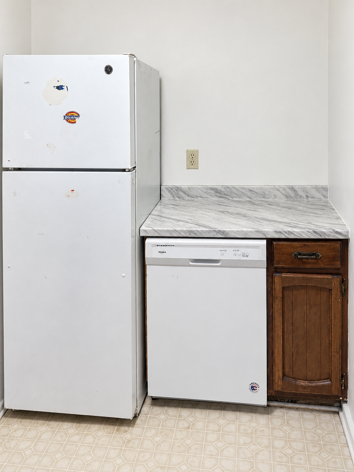 355 28th St - Photo 3 of 17