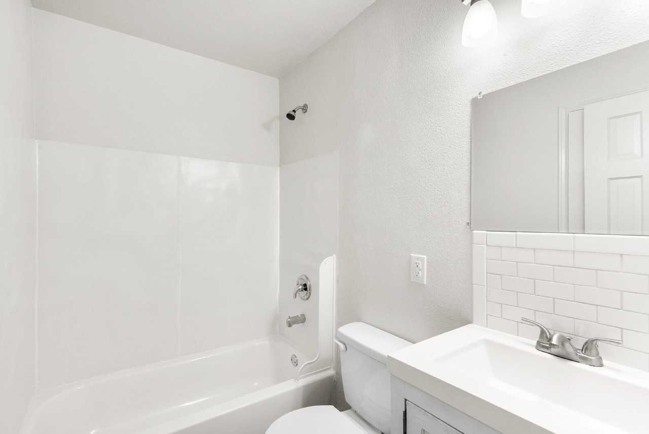 2636 Alexander Ave - Photo 2 of 11