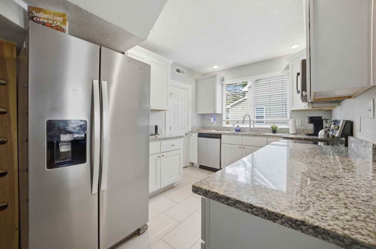 3566 Westminster Ave - Photo 4 of 35