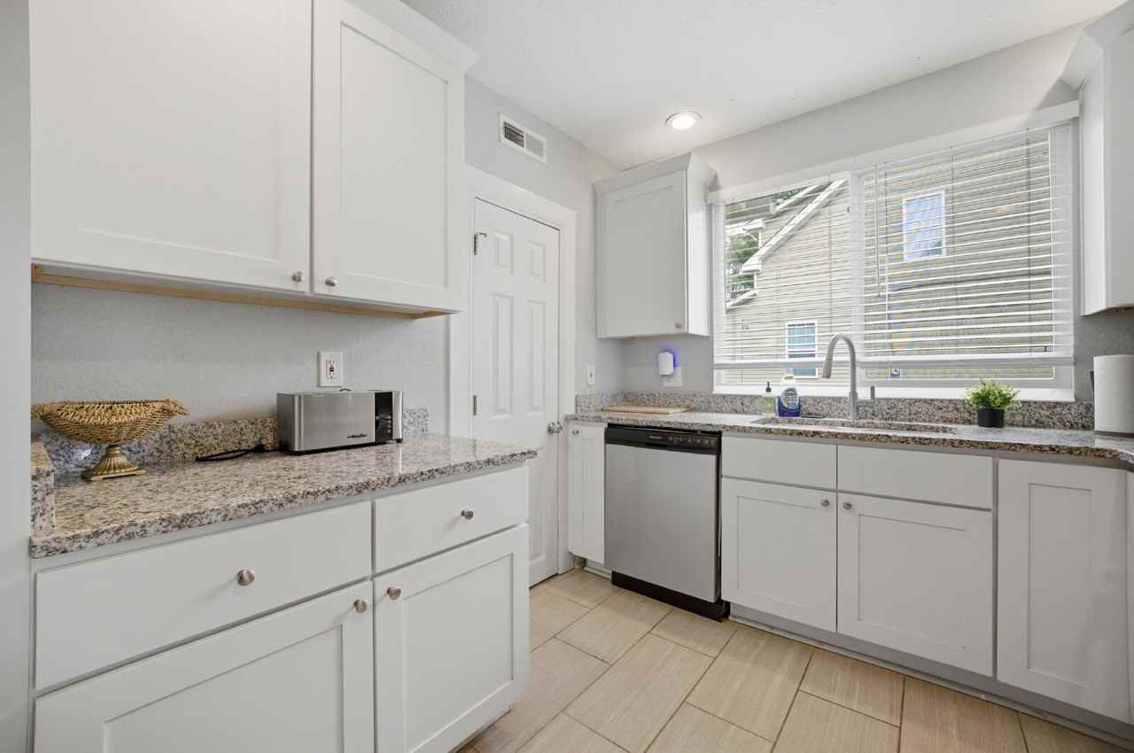 3566 Westminster Ave - Photo 7 of 35