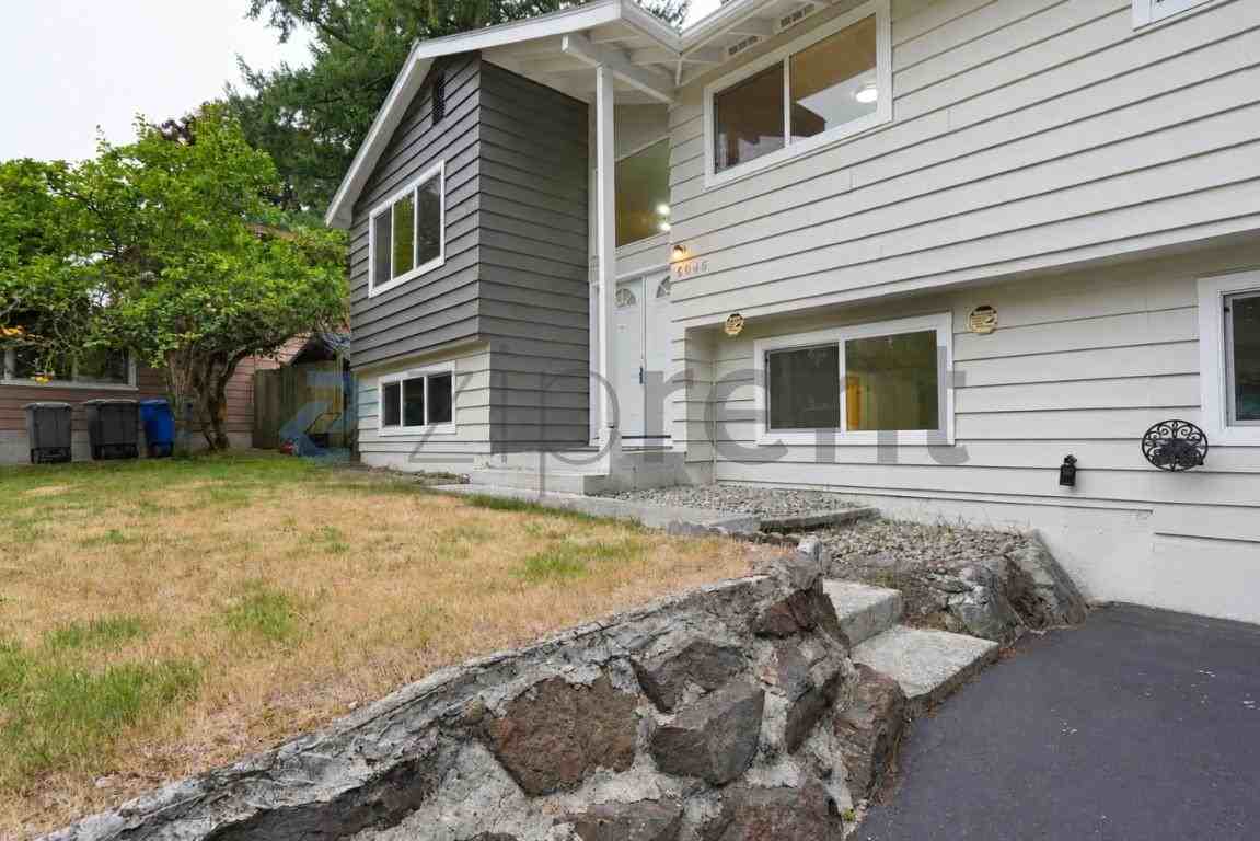 6046 Ne 204th St - Photo 2 of 27