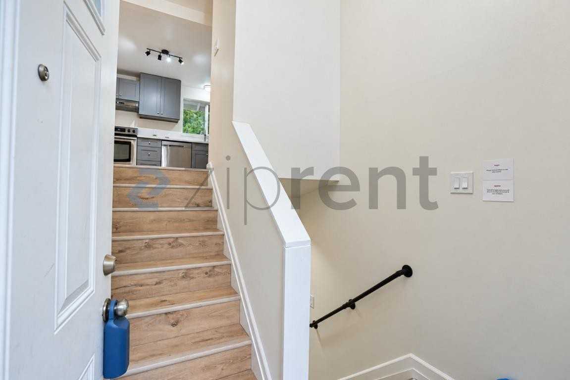 6046 Ne 204th St - Photo 4 of 27