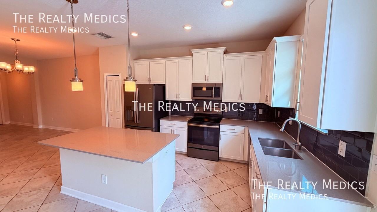 11516 Whistling Pine Way - Photo 6 of 36