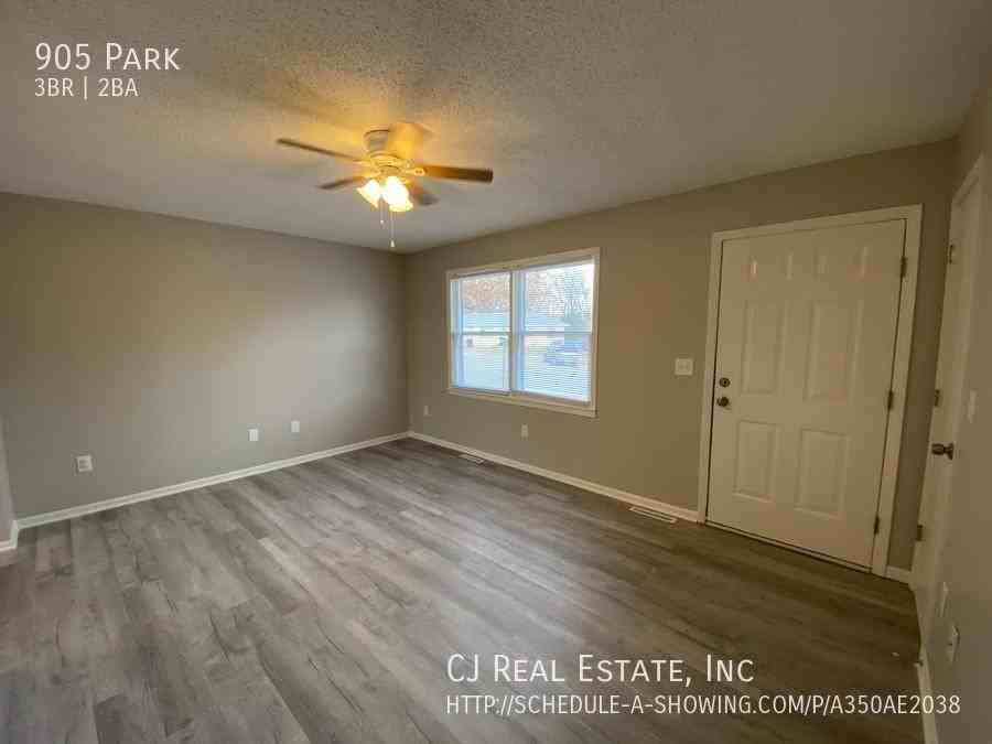905 Park St - Photo 2 of 11