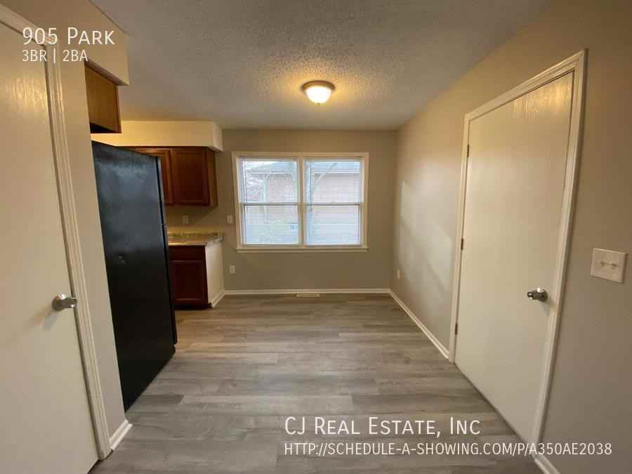 905 Park St - Photo 3 of 11