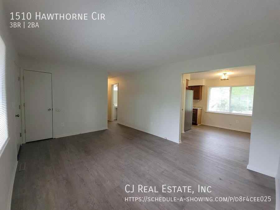 1510 Hawthorne Cir - Photo 2 of 12