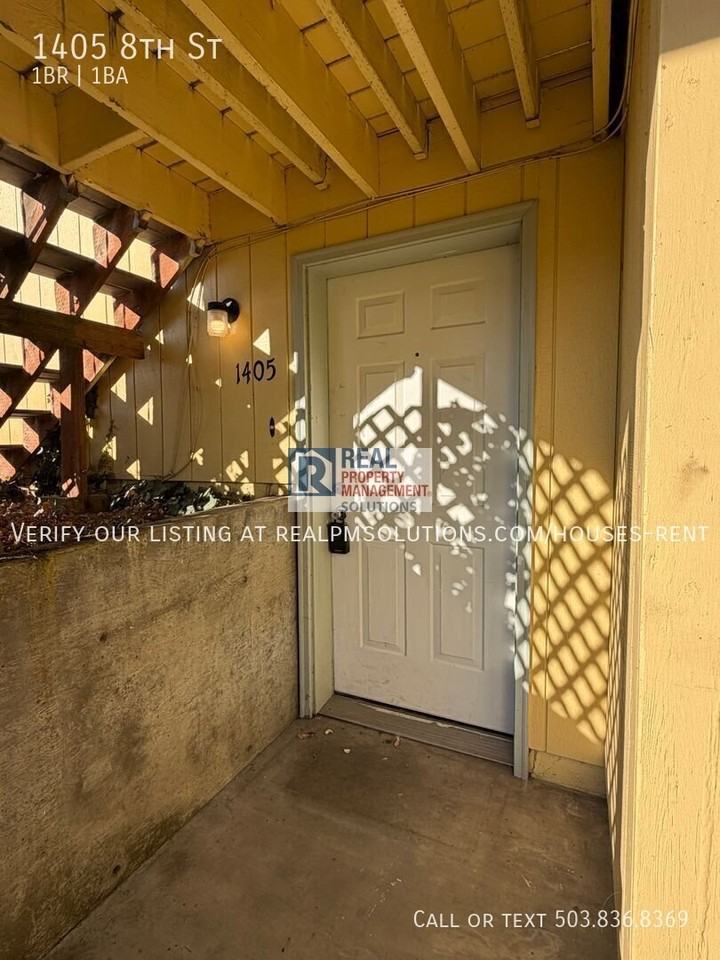 1405 8th St - Photo 3 of 35