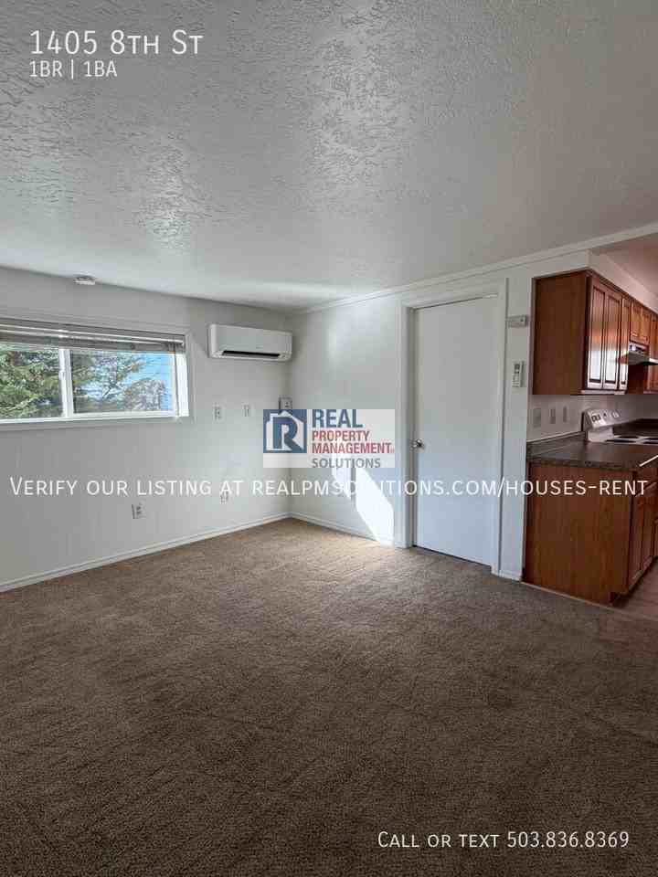 1405 8th St - Photo 4 of 35
