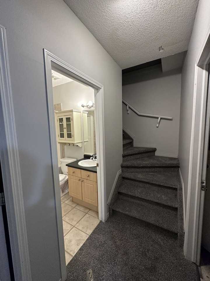 7453 83 Ave Nw - Photo 4 of 12