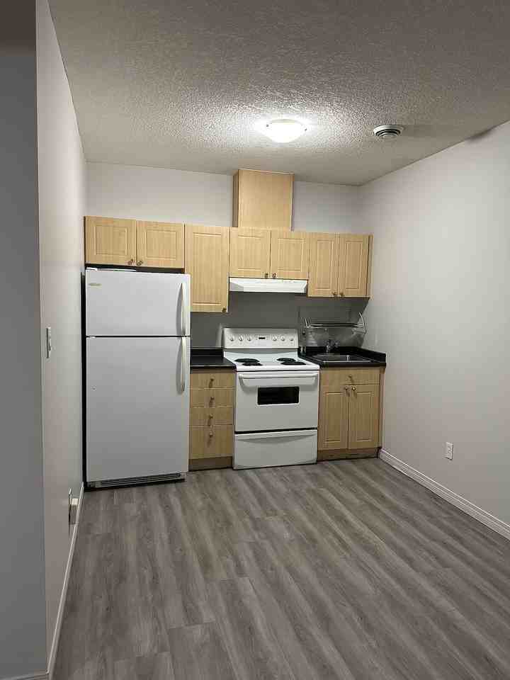 7453 83 Ave Nw - Photo 6 of 12