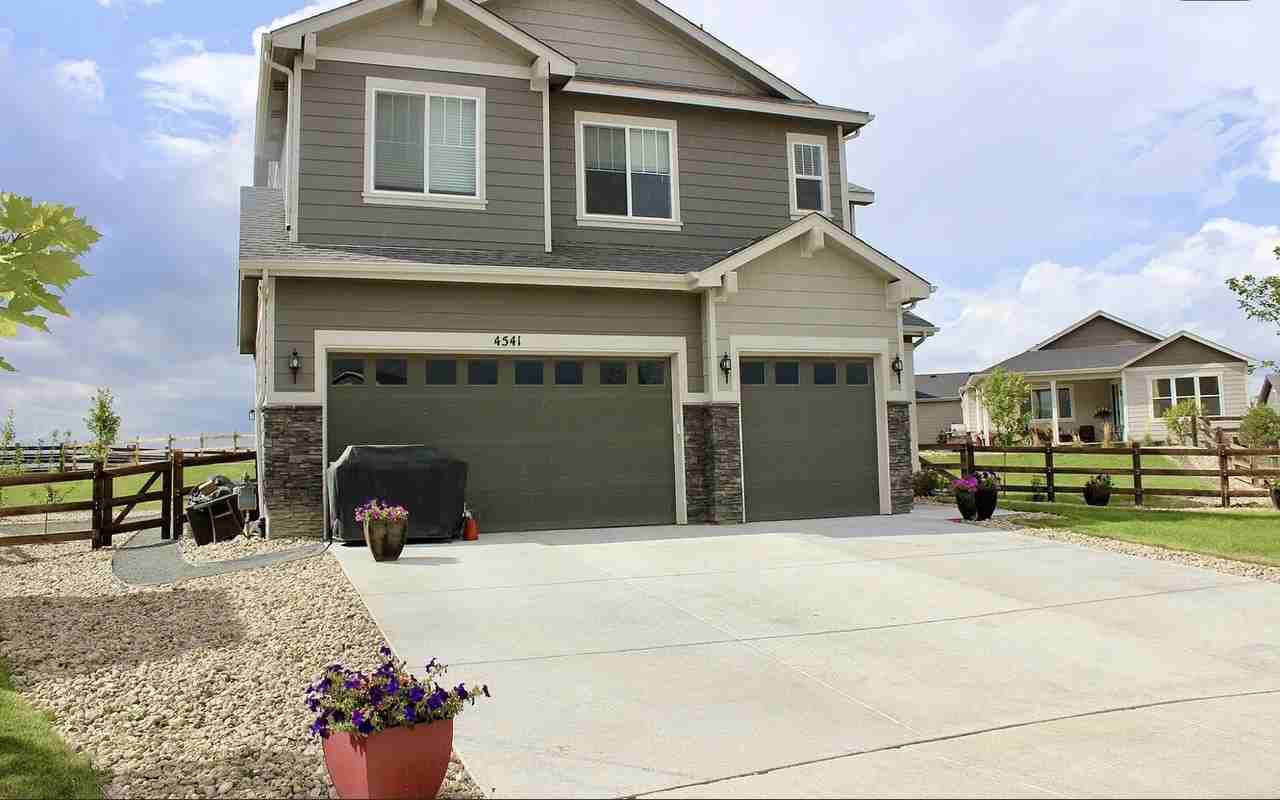 4541 Prairie River Ct - Photo 2 of 39