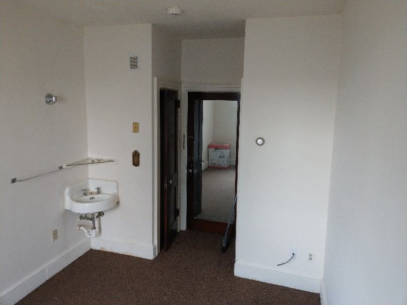 7 Paterson Ave - Photo 4 of 10